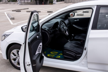 Продажа Hyundai Solaris I Рестайлинг 1.4 MT (107 л.с.) 2014 Белый в Автодом
