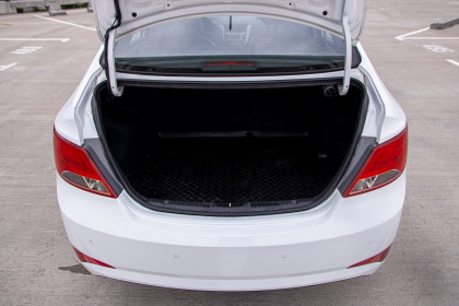 Продажа Hyundai Solaris I Рестайлинг 1.4 MT (107 л.с.) 2014 Белый в Автодом