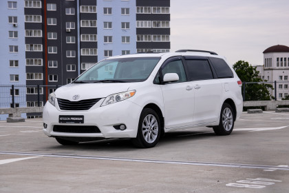 Продажа Toyota Sienna III 3.5 AT (266 л.с.) 2010 Белый в Автодом