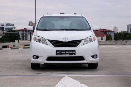 Продажа Toyota Sienna III 3.5 AT (266 л.с.) 2010 Белый в Автодом