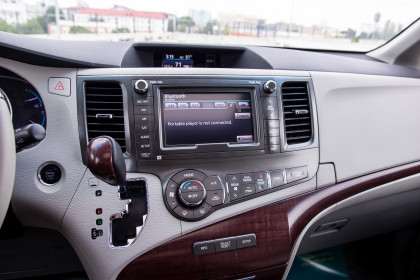 Продажа Toyota Sienna III 3.5 AT (266 л.с.) 2010 Белый в Автодом