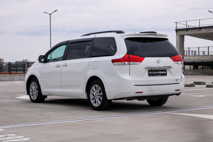 Продажа Toyota Sienna III 3.5 AT (266 л.с.) 2010 Белый в Автодом