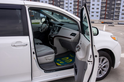 Продажа Toyota Sienna III 3.5 AT (266 л.с.) 2010 Белый в Автодом