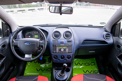 Продажа Ford Fiesta Mk5 1.4 AMT (80 л.с.) 2008 Белый в Автодом