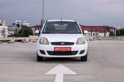 Продажа Ford Fiesta Mk5 1.4 AMT (80 л.с.) 2008 Белый в Автодом