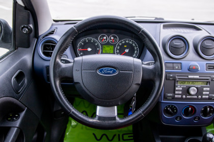 Продажа Ford Fiesta Mk5 1.4 AMT (80 л.с.) 2008 Белый в Автодом