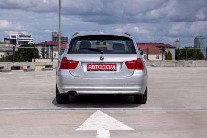 Продажа BMW 3 серии V (E90/E91/E92/E93) Рестайлинг 320d 2.0 AT (184 л.с.) 2011 Серебристый в Автодом