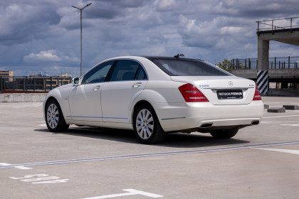 Продажа Mercedes-Benz S-Класс V (W221) Рестайлинг 500 4.7 AT (435 л.с.) 2012 Белый в Автодом