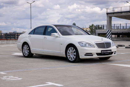 Продажа Mercedes-Benz S-Класс V (W221) Рестайлинг 500 4.7 AT (435 л.с.) 2012 Белый в Автодом