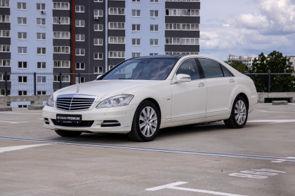 Продажа Mercedes-Benz S-Класс V (W221) Рестайлинг 500 4.7 AT (435 л.с.) 2012 Белый в Автодом