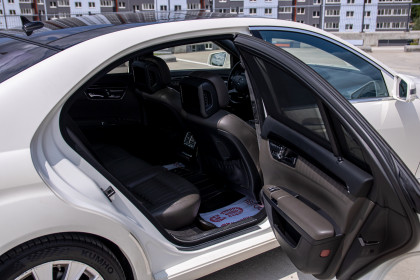 Продажа Mercedes-Benz S-Класс V (W221) Рестайлинг 500 4.7 AT (435 л.с.) 2012 Белый в Автодом