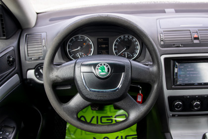 Продажа Skoda Octavia II (A5) Рестайлинг 1.6 MT (102 л.с.) 2011 Белый в Автодом