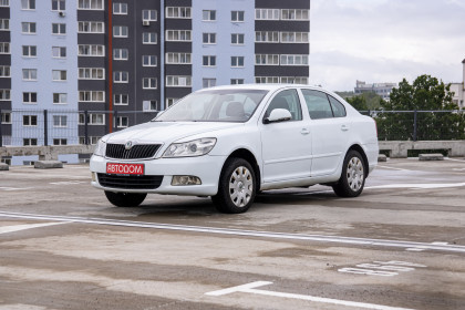Продажа Skoda Octavia II (A5) Рестайлинг 1.6 MT (102 л.с.) 2011 Белый в Автодом