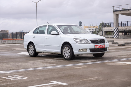 Продажа Skoda Octavia II (A5) Рестайлинг 1.6 MT (102 л.с.) 2011 Белый в Автодом