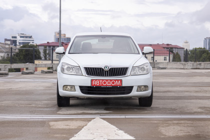 Продажа Skoda Octavia II (A5) Рестайлинг 1.6 MT (102 л.с.) 2011 Белый в Автодом