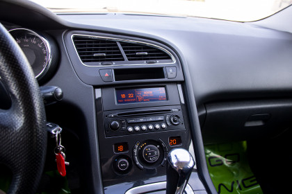 Продажа Peugeot 5008 I 1.6 AMT (112 л.с.) 2011 Серый в Автодом