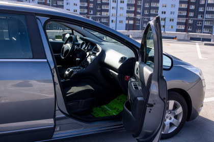 Продажа Peugeot 5008 I 1.6 AMT (112 л.с.) 2011 Серый в Автодом