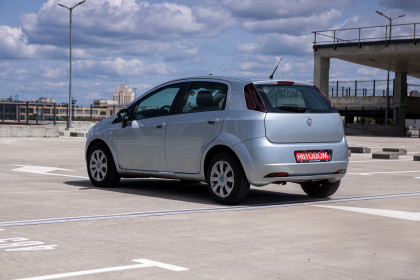 Продажа Fiat Punto III Grande Punto 1.2 MT (75 л.с.) 2009 Серебристый в Автодом