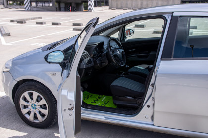 Продажа Fiat Punto III Grande Punto 1.2 MT (75 л.с.) 2009 Серебристый в Автодом