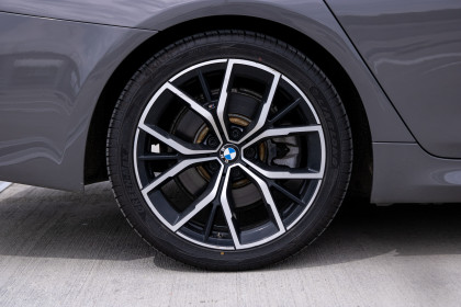 Продажа BMW 5 серии VII (G30/G31) Рестайлинг 530i 2.0 AT (252 л.с.) 2021 Серый в Автодом
