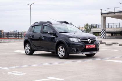 Продажа Renault Sandero II Stepway 1.6 AT (102 л.с.) 2015 Черный в Автодом