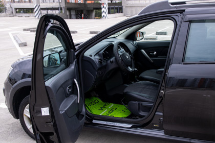 Продажа Renault Sandero II Stepway 1.6 AT (102 л.с.) 2015 Черный в Автодом