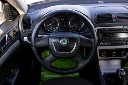 Продажа Skoda Octavia II (A5) Рестайлинг 1.6 MT (102 л.с.) 2012 Черный в Автодом