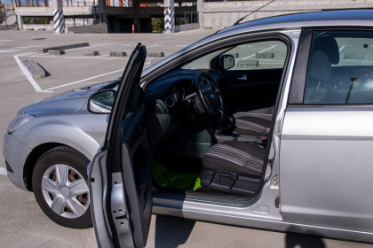 Продажа Ford Focus II Рестайлинг 1.6 MT (115 л.с.) 2008 Серебристый в Автодом