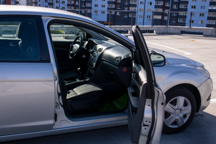 Продажа Ford Focus II Рестайлинг 1.6 MT (115 л.с.) 2008 Серебристый в Автодом