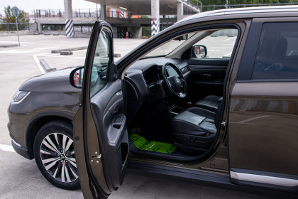 Продажа Mitsubishi Outlander III Рестайлинг 3 2.0 CVT (146 л.с.) 2019 Коричневый в Автодом