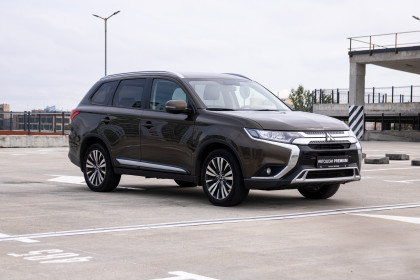 Продажа Mitsubishi Outlander III Рестайлинг 3 2.0 CVT (146 л.с.) 2019 Коричневый в Автодом