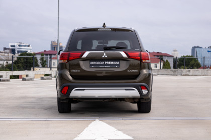 Продажа Mitsubishi Outlander III Рестайлинг 3 2.0 CVT (146 л.с.) 2019 Коричневый в Автодом