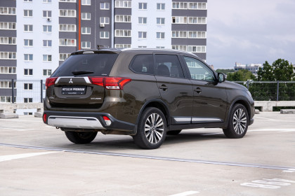 Продажа Mitsubishi Outlander III Рестайлинг 3 2.0 CVT (146 л.с.) 2019 Коричневый в Автодом