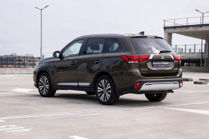 Продажа Mitsubishi Outlander III Рестайлинг 3 2.0 CVT (146 л.с.) 2019 Коричневый в Автодом
