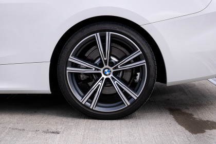 Продажа BMW 4 серии G22, G23, G26 430i 2.0 AT (258 л.с.) 2020 Белый в Автодом