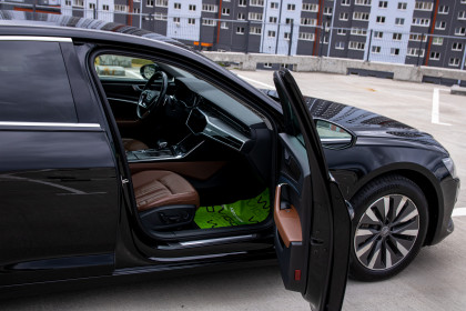 Продажа Audi A6 V (C8) 55 TFSI 3.0 AMT (340 л.с.) 2019 Черный в Автодом
