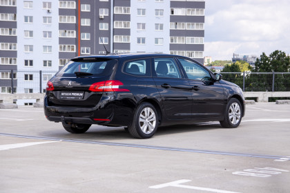 Продажа Peugeot 308 II Рестайлинг 1.5 AT (131 л.с.) 2020 Черный в Автодом