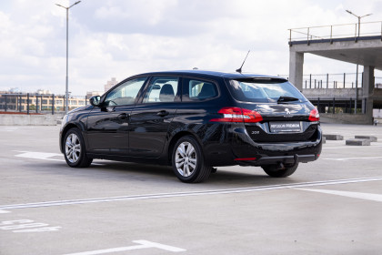 Продажа Peugeot 308 II Рестайлинг 1.5 AT (131 л.с.) 2020 Черный в Автодом