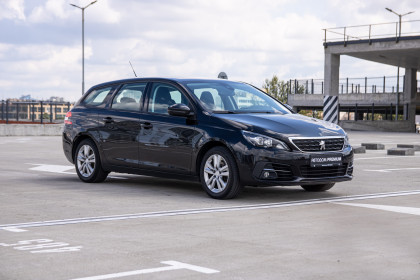 Продажа Peugeot 308 II Рестайлинг 1.5 AT (131 л.с.) 2020 Черный в Автодом