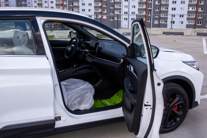 Продажа Geely Coolray I Рестайлинг 1.5 AMT (172 л.с.) 2025 Белый в Автодом