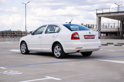 Продажа Skoda Octavia II (A5) Рестайлинг 1.2 MT (105 л.с.) 2010 Белый в Автодом