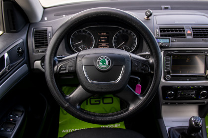 Продажа Skoda Octavia II (A5) Рестайлинг 1.2 MT (105 л.с.) 2010 Белый в Автодом