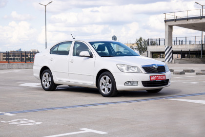 Продажа Skoda Octavia II (A5) Рестайлинг 1.2 MT (105 л.с.) 2010 Белый в Автодом