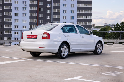 Продажа Skoda Octavia II (A5) Рестайлинг 1.2 MT (105 л.с.) 2010 Белый в Автодом