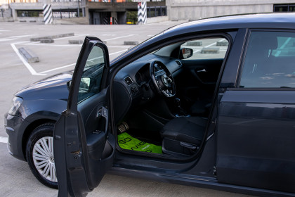 Продажа Volkswagen Polo V Рестайлинг 1.6 AT (110 л.с.) 2018 Серый в Автодом