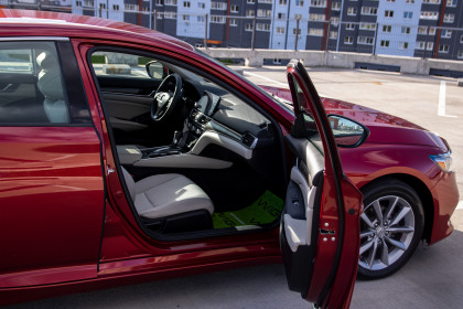 Продажа Honda Accord X Рестайлинг 1.5 CVT (194 л.с.) 2020 Красный в Автодом