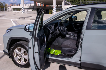 Продажа Toyota RAV4 V (XA50) 2.5 CVT (222 л.с.) 2019 Серый в Автодом