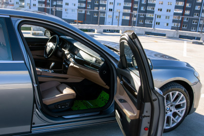 Продажа BMW 7 серии V (F01/F02/F04) 740i 3.0 AT (326 л.с.) 2009 Серый в Автодом