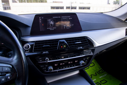 Продажа BMW 5 серии VII (G30/G31) 520d xDrive 2.0 AT (190 л.с.) 2019 Серый в Автодом