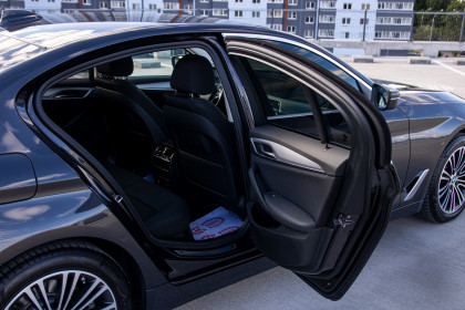 Продажа BMW 5 серии VII (G30/G31) 520d xDrive 2.0 AT (190 л.с.) 2019 Серый в Автодом